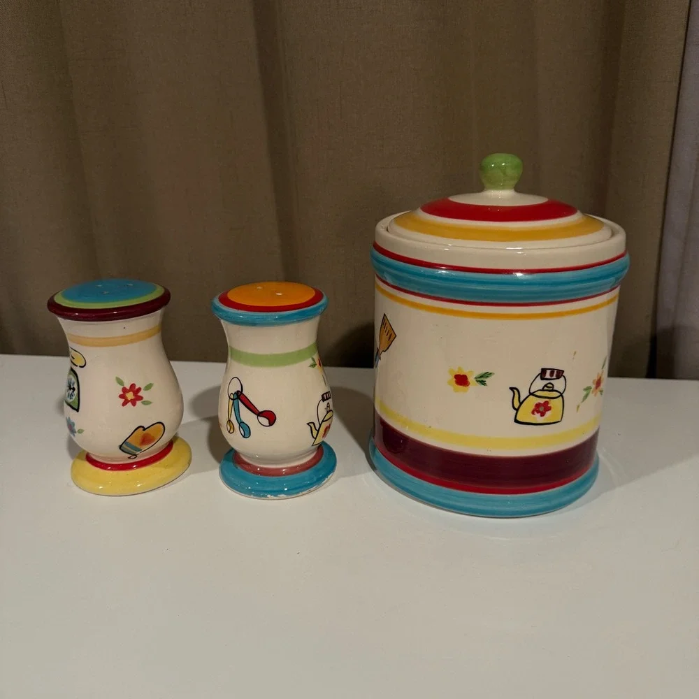 222‎ Fifth Fun Kitchen Ceramic Cookie Jar Salt Pepper Shakers Set